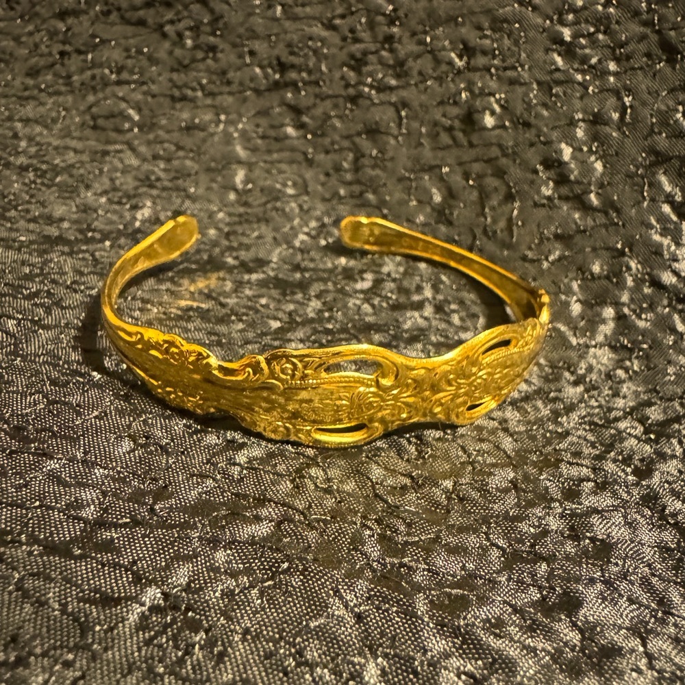 Pretty handmade golden bracelet